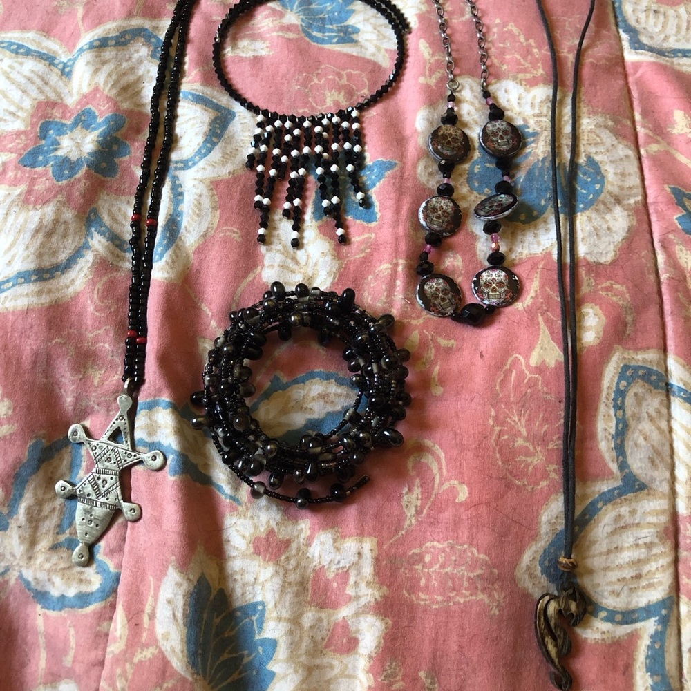 Black Beaded Women's Necklace Set with Pendant